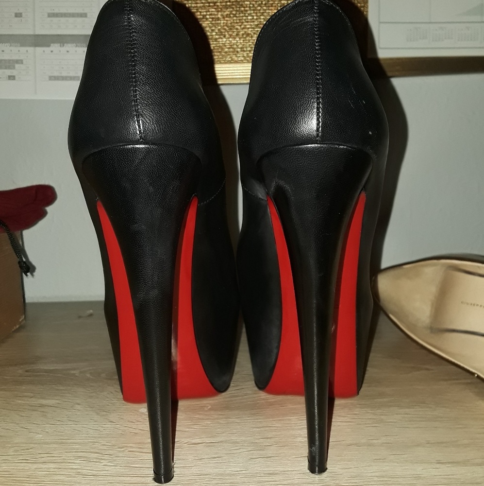 Christian Louboutin Daffodile Pumps Euro 39 / US 9
